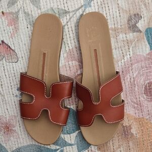 New Directions Tan Sandals Slide Style